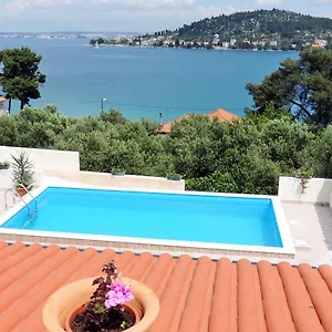 https://holiday-home-zdenko.hotelinzadar.com