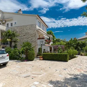https://villa-feral-apartments.primorje-gorskikotar.com