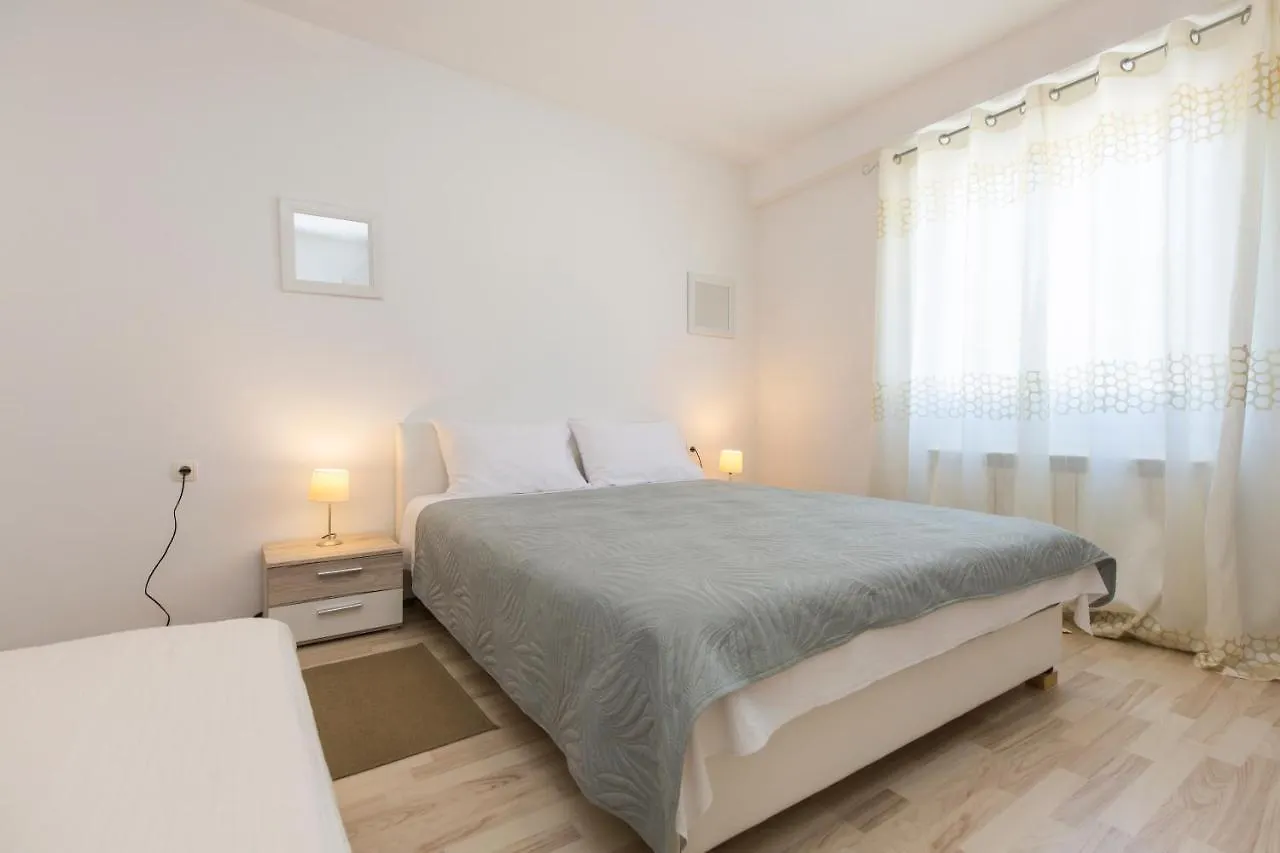 Apartmani Xenia & Desiderio Buzet 0*,